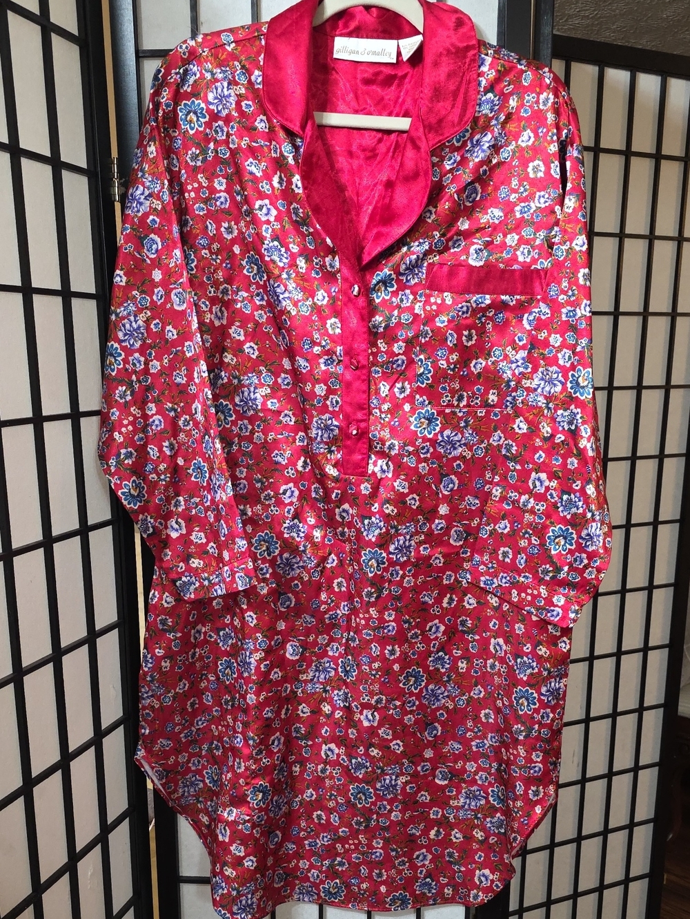 Gilligan &O'Malley Red Floral Satin Nightshirt 1/2 Button Front Long Sleeves M